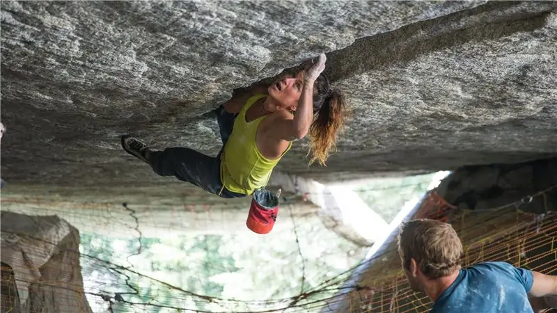 Выбор Бриттани Гриффит в Патагонии для сезона скалолазания