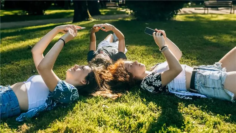 Есть еще причины ограничить время, проводимое детьми перед экраном