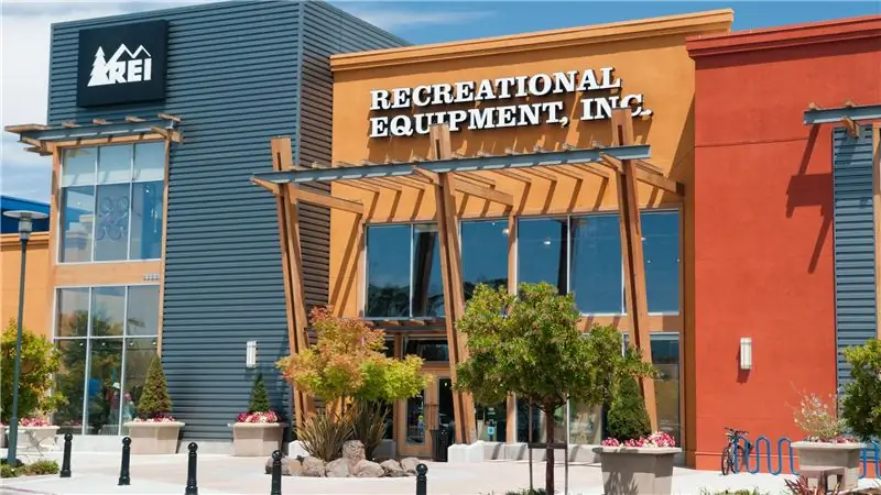 Джерри Стрицке, генеральный директор REI, уходит в отставку