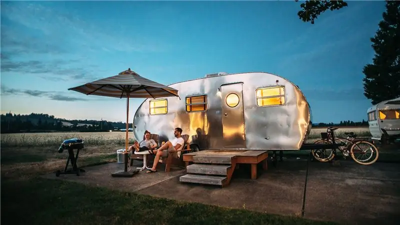 Почему Airbnb покупает отель