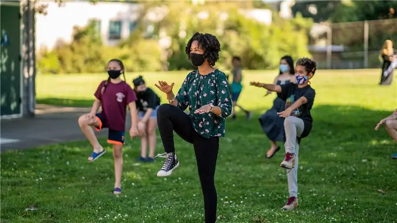 Пандемия переместила классы наружу. Давай так и сохраним
