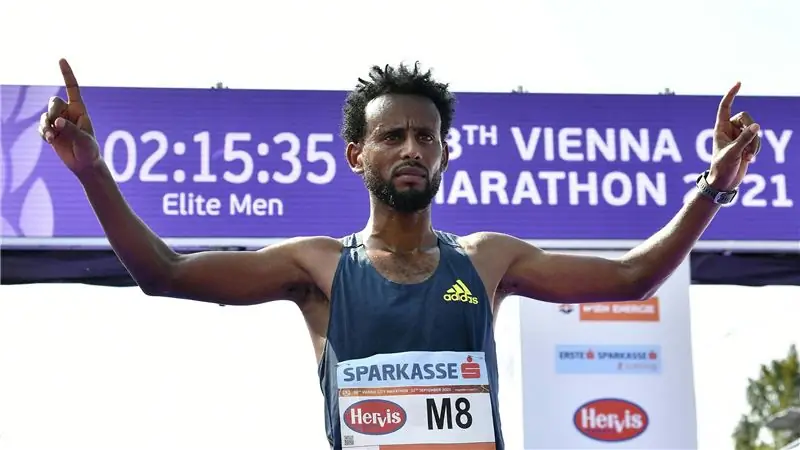 Соблазнительная привлекательность "нелегальной" беговой обуви Adidas