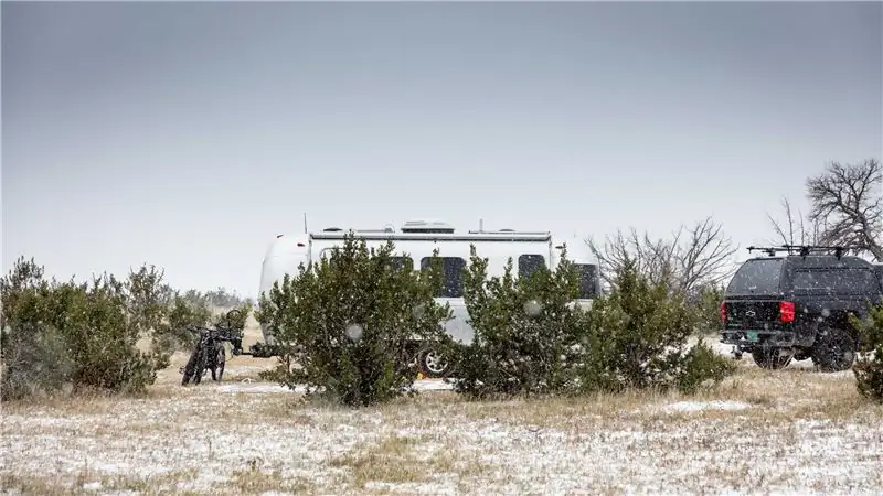 Как в трейлерный лагерь на морозе