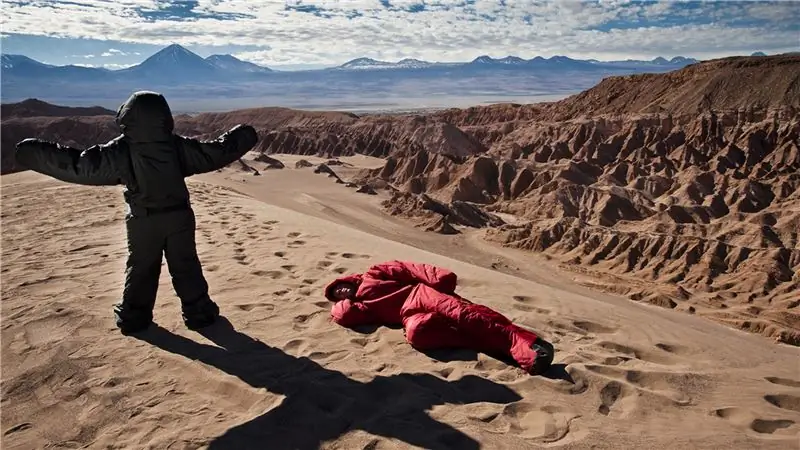 Этот носимый спальный мешок избавляет от зимней хандры