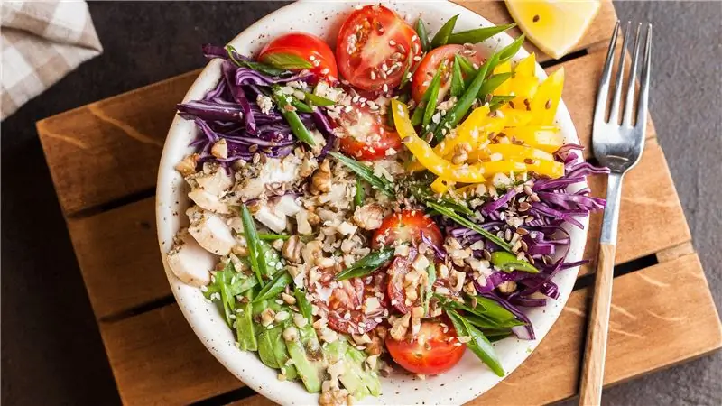 Как приготовить салат, который действительно захочется съесть