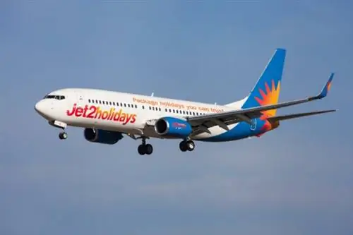 Jet2 вынужден отменить тысячи рейсов из-за задержки перезапуска