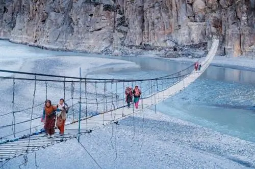 Примите головокружение: 15 самых душераздирающих мостов