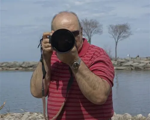 рука держит 3