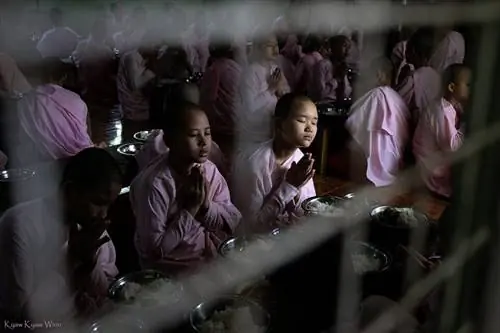 16. Кьяу-Кьяу-Винн_Молодые монахини_Янгон-Мьянма