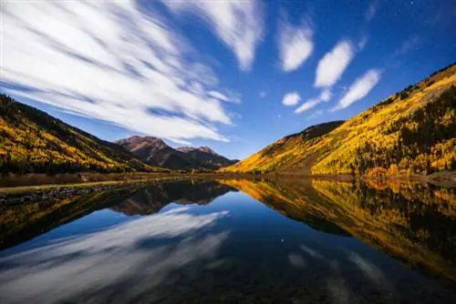 Преобразован в sRGB.