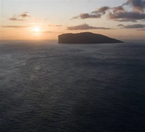 Пейзаж с нежной текстурой океана на переднем плане