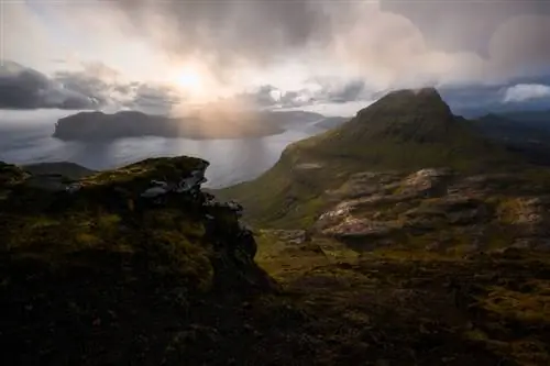 Автоматическое сочетание HDR в Lightroom со странным артефактом неба