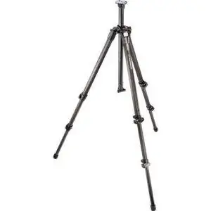 На этом изображении показаны ножки Manfrotto из углеродного волокна с центральной колонной. Центральная колонна - не идеальный выбор, поскольку она снижает устойчивость с трех опор до одной.