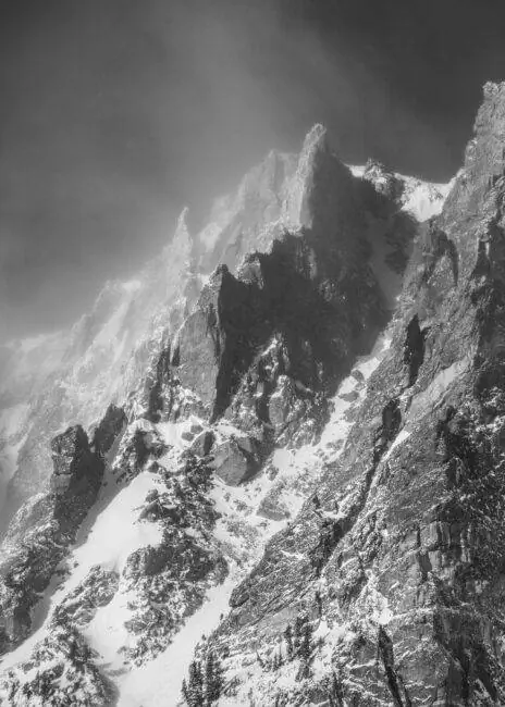 Черно-белая зимняя фотография