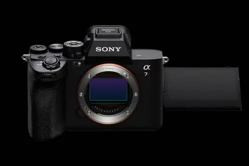 Камера Sony A7R V, вид спереди