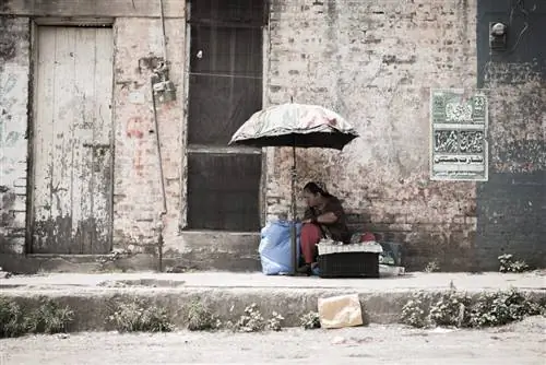 Солнцезащитные очки нужны всем (кроме человека, который их продает)