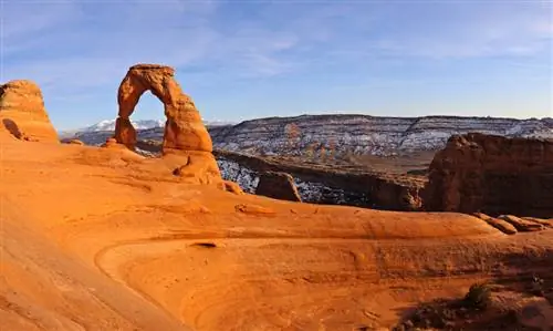 Нежная арка, вертикальная панорама