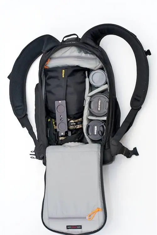 Lowepro Flipside 300 открыт для демонстрации возможностей