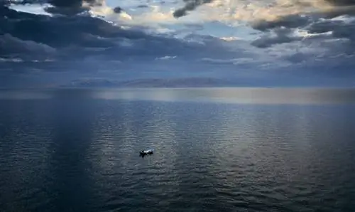 2. Лодка на острова