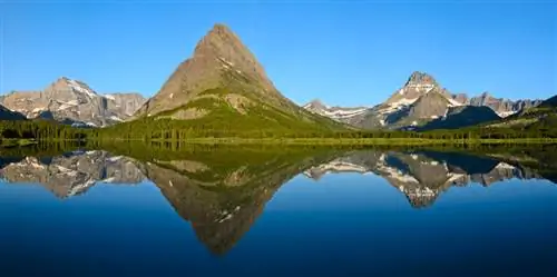 Отражение в Национальном парке Глейшер