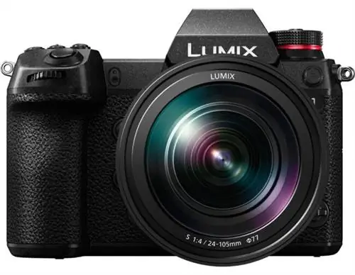 Panasonic S1R, вид спереди