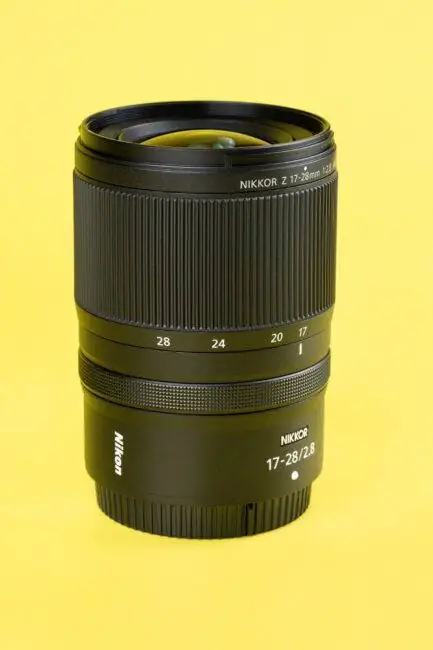 Nikon Z 17-28mm f2.8, вид сбоку