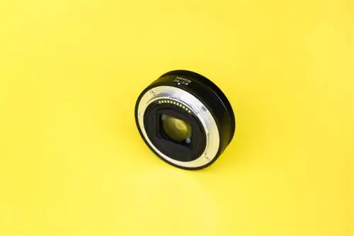 Nikon Z 26mm f2.8 Задний элемент и металлический байонет объектива