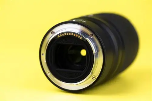 Задний элемент Nikon Z 28-75mm f2.8 и крепление объектива