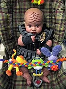 Человек однажды попытался воспитывать своего сына в качестве родного спикера в клингоне