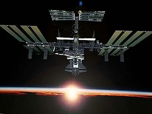 Космонавты на Международной космической станции Смотрите около 15 восходов и закатов каждый день