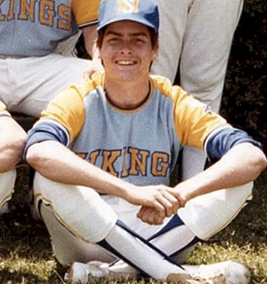 Чарли Шин когда-то купил 2,615 билетов в майорскую бейсбольную игру, чтобы он мог улучшить свои шансы поймать мяч для дома Run