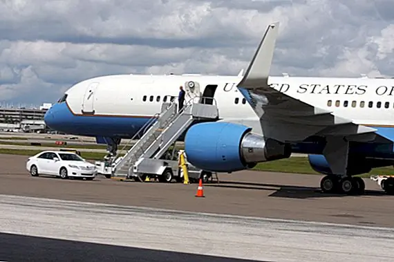 Должен ли президент сообщать о пропитании, транспортировке и других подобных «подарках» у налогоплательщиков по своим налогам?