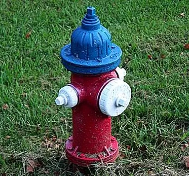 Пожарные гидрантные цвета на самом деле означают что-то