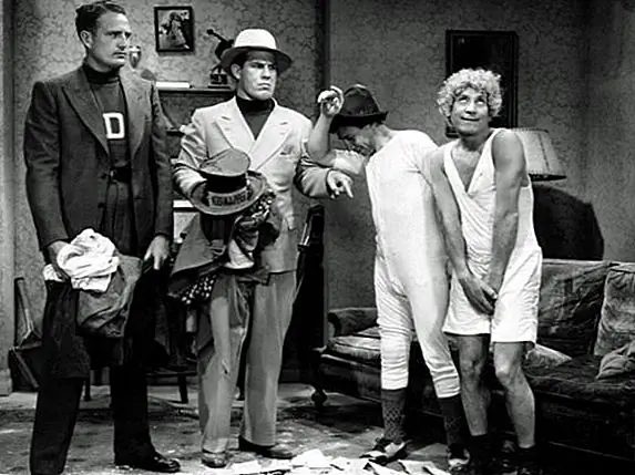 Харпо Маркс и его привычка лишать одежды в случайные времена