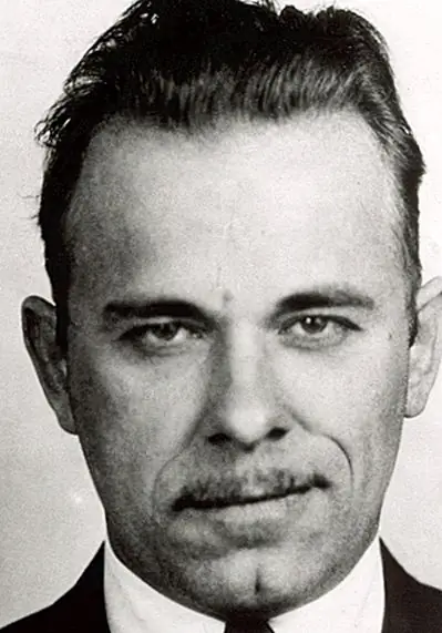 Как разгневанный бандитский разбойник Джон Диллинджер наконец встретился с его создателем