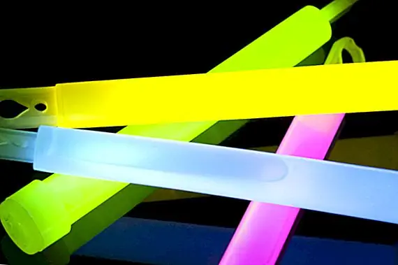 Как светиться в темном материале