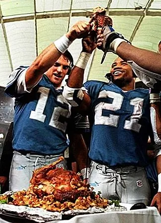 Как началась Традиция Детройтских Львов, играющих на День Благодарения