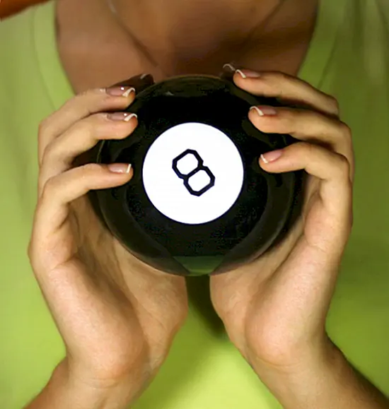 Изобретая Magic 8-Ball