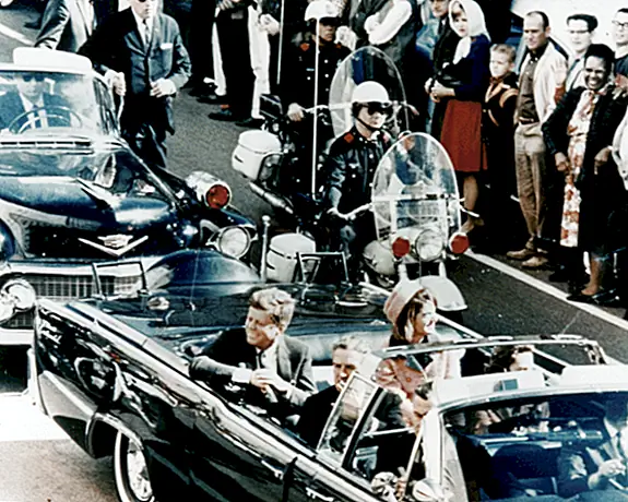 Убийство JFK: сообщают ли официальные отчеты всю историю?