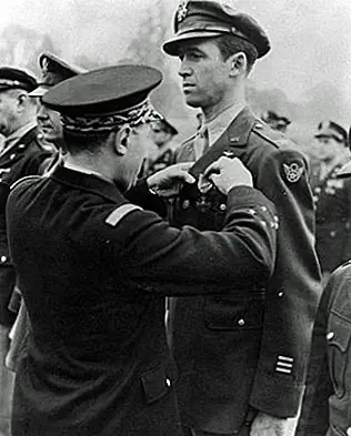 Джимми Стюарт был генералом двух звезд в армии США