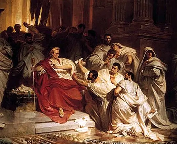 Юлий Цезарь однажды был похищен пиратами, которые требовали выкупа 20 талантов серебра, Цезарь настаивал, что они просят 50