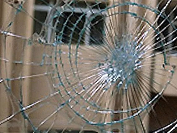 Ламинированное безопасное стекло было изобретено в результате аварии