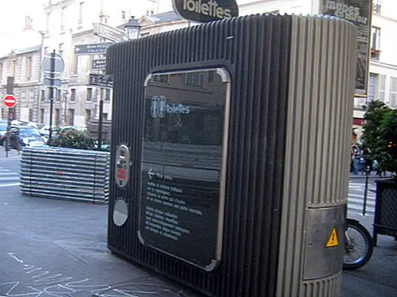 Многие общественные туалеты, используемые для оплаты, как вы используете