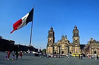 Мексика действительно называется Соединенными Мексиканскими государствами