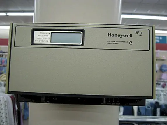 Большинство элементов управления термостатом в крупных офисных зданиях ничего не делают