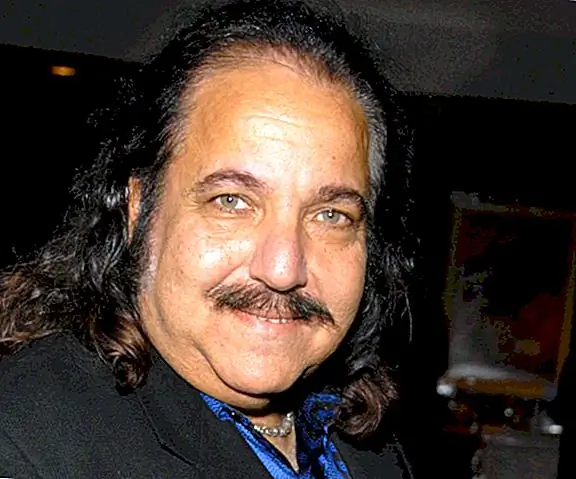 Рон Джереми был учителем специального образования, прежде чем преследовать карьеру в качестве взрослого актера кино