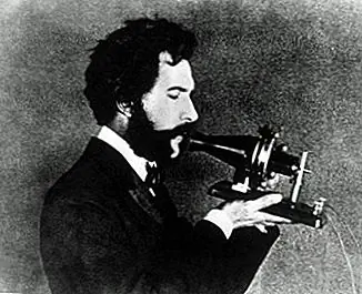 Высказывание «Ahoy-Hoy» было в одно время предпочтительным способом ответа на телефон