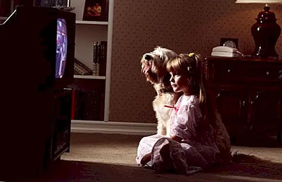 Сидеть рядом с телевизором не повредит ваше видение