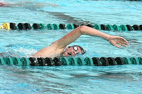 Плавание в течение часа после еды не опасно