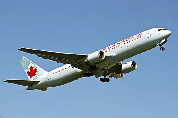 В это время коммерческие самолеты вышли из топлива в середине полета - планер Гимли